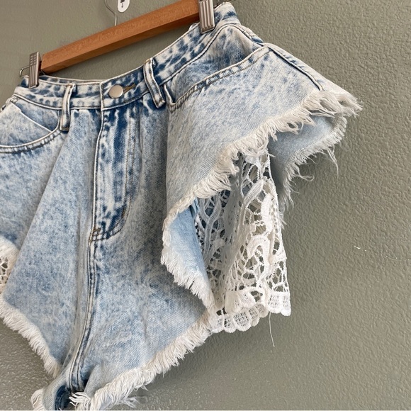 NWT Privy Flutter Denim and Lace Shorts- Medium - Picture 3 of 9